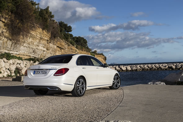 Un mediano de alto lujo Mercedes Benz