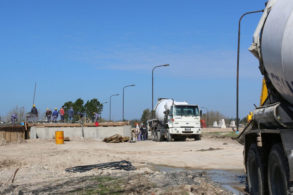 Los nuevos puentes sobre el arroyo Las Tunas se terminarán en enero del 2016