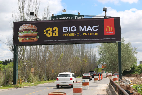 Crece el número de carteles que distraen a los conductores