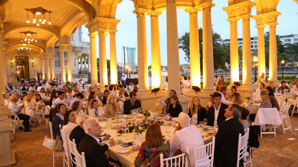 High Tea 2015 en los jardines del MAT