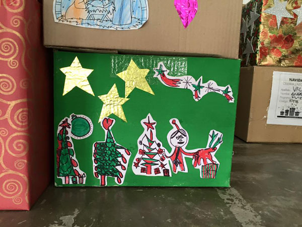Entrega de cajas de Navidad Compartida