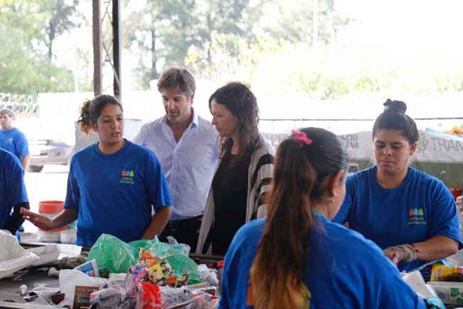 Carolina Stanley y Segundo Cernadas visitaron la cooperativa Creando Conciencia