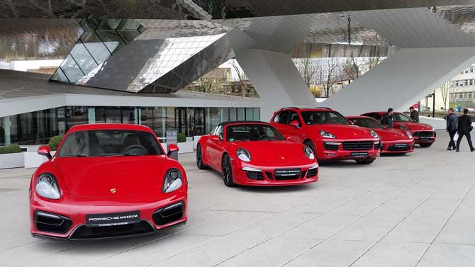 Visita a los museos de Porsche y Mercedes Benz