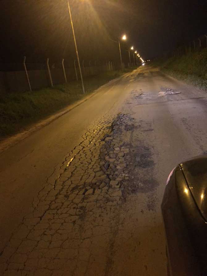 Otra vez los baches en el acceso a Barbarita