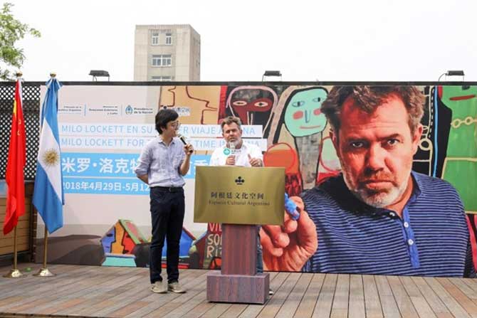 Milo Lockett estuvo por primera vez en China presentando su arte