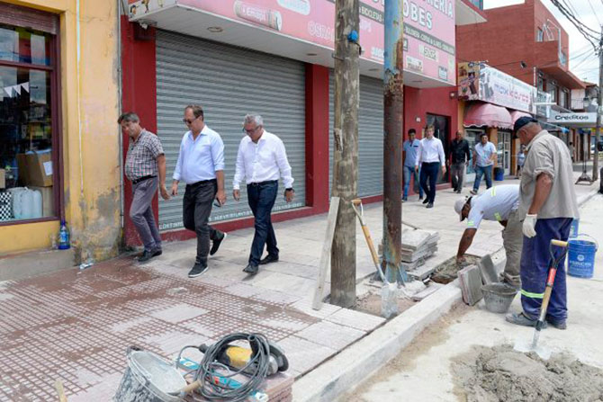 Nuevas veredas y cámara de seguridad en Troncos del Talar