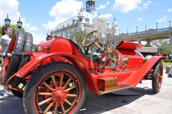 Autos clásicos en Tigre