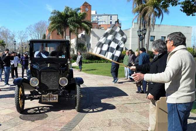 Autos clásicos en Tigre