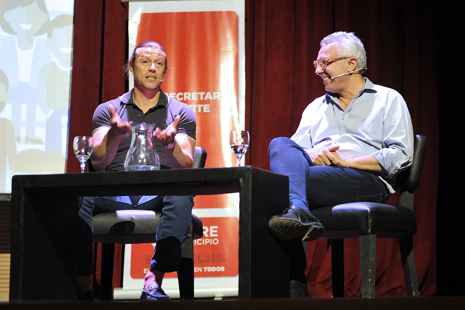 Matías Almeyda habló sobre su experiencia futbolística en el Teatro Municipal de Tigre