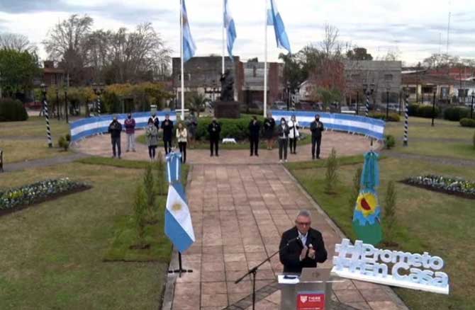 En forma virtual los alumnos de Tigre prometieron lealtad a la Bandera Nacional