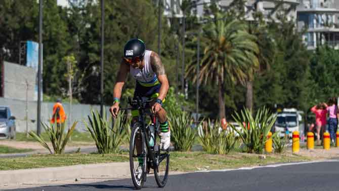 ciclistas en nordelta