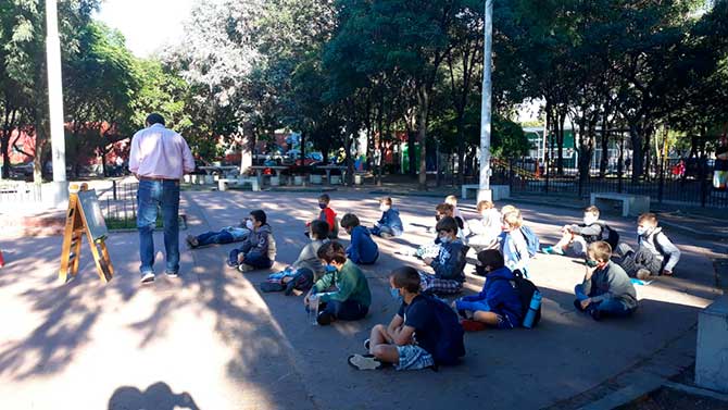 Reclamos por la reapertura de colegios