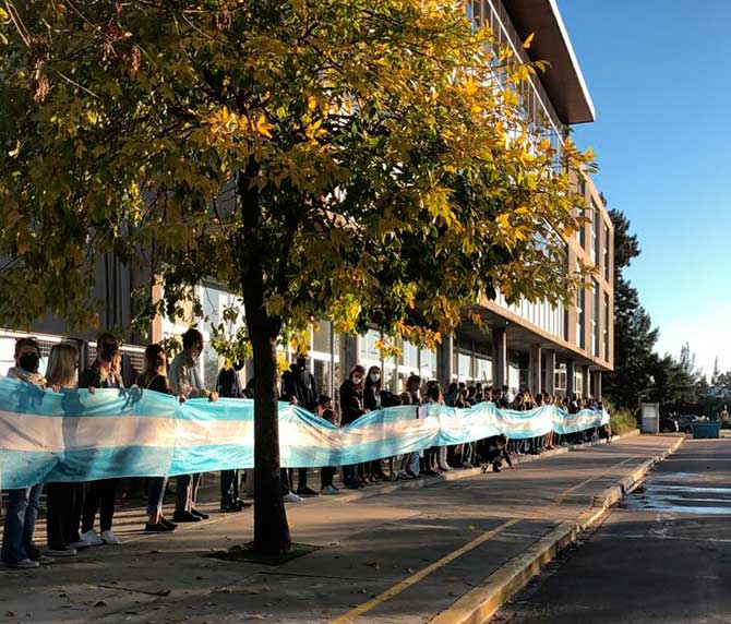 Reclamos por la reapertura de colegios