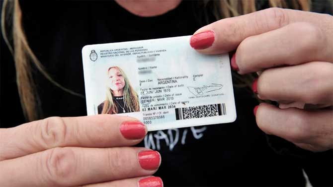 Desde hoy, las personas no binarias podrán elegir "X" en el DNI