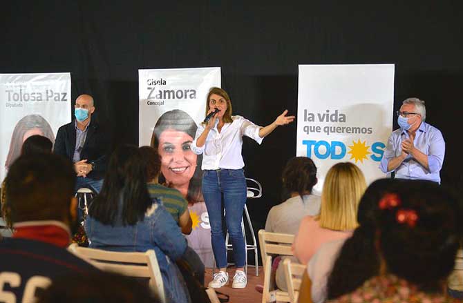 Julio y Gisela Zamora presentaron la lista de candidatos del Frente de Todos Tigre