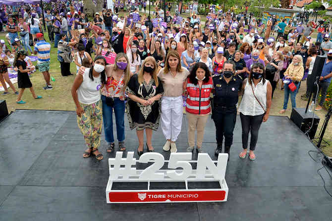 Acto por el Día Internacional de la Eliminación de la Violencia contra las Mujeres