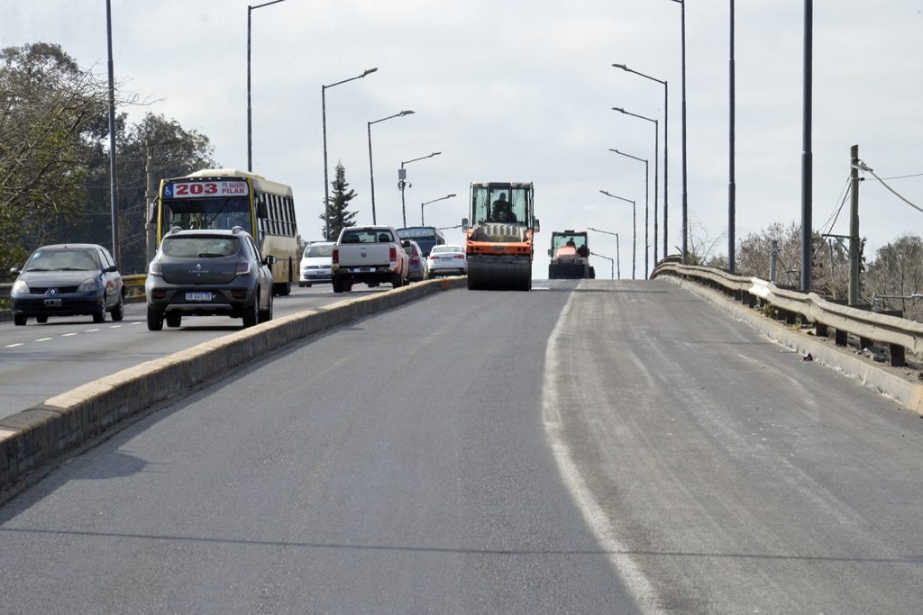 Continúan las obras de repavimentación en el puente General Pacheco 