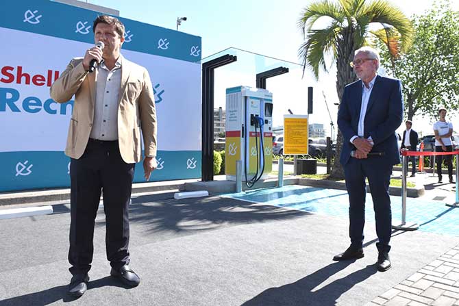 Shell inauguró el primer surtidor para autos eléctricos del país en Tigre 