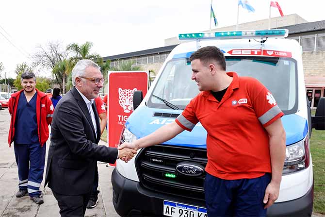El intendente Julio Zamora presentó 3 nuevas ambulancias del Sistema de Emergencias Tigre