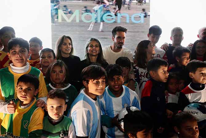 Malena Galmarini entregó  camisetas y materiales deportivos a nueve clubes barriales de Tigre