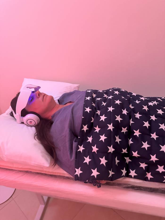 El cierre fue con el mat de jade, sumado al casco de Biotaping y a una manta de peso