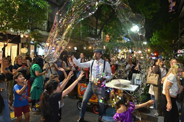 Distrito Arenales celebró sus 10 años con una noche de diseño y arte a cielo abierto