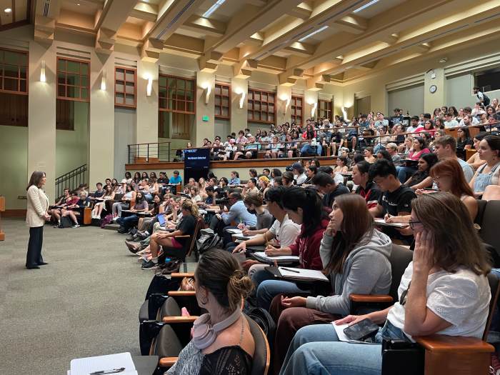 Marianne Williamson llega a la Argentina para inspirar un nuevo paradigma de liderazgo consciente