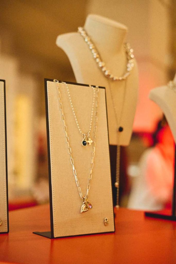 UNOde50 llega a la Argentina con un pop up exclusivo en Unicenter