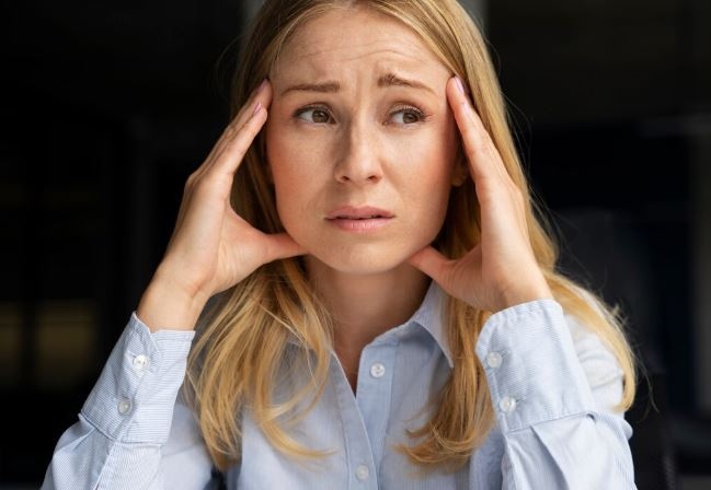 Generación sándwich: cuando la vida pasa entre hijos, padres y una agenda que no frena