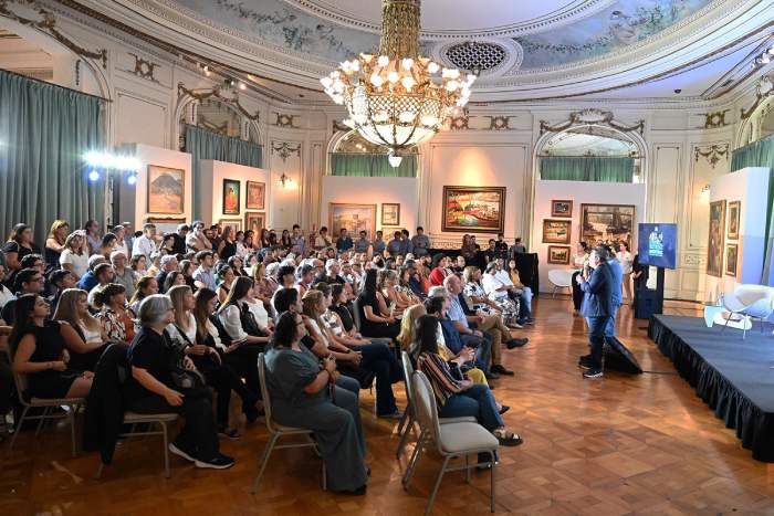 Tigre lanzó el ciclo “Pensar la Argentina” con Felipe Pigna y Pedro Saborido en el MAT