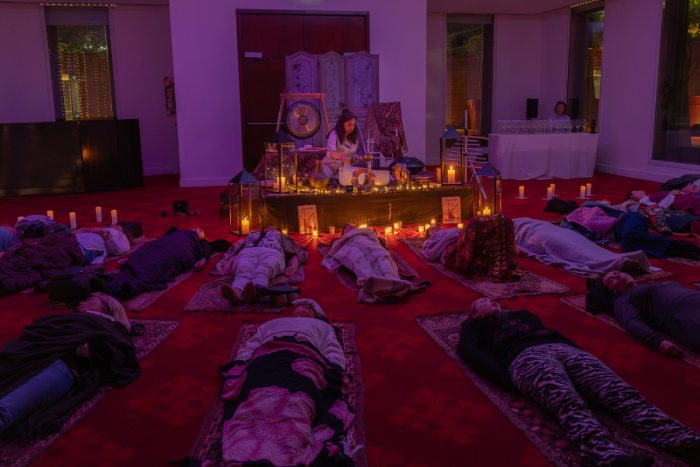 Baño de sonido: la experiencia sensorial que ayuda a bajar el estrés y equilibrar el sistema nervioso