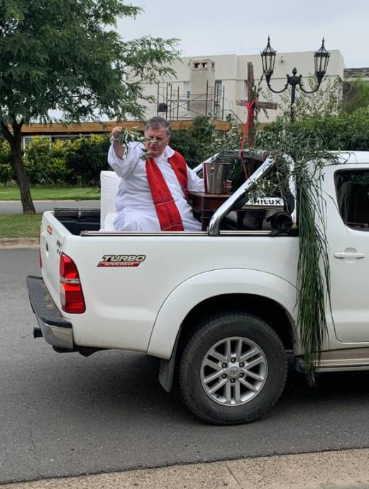 Cómo era el padre Damián en Nordelta