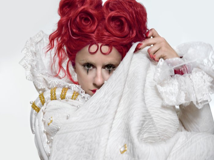 Malba suma música en sus salas: Marilina Bertoldi grabó una sesión en plena muestra de arte