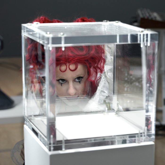 Malba suma música en sus salas: Marilina Bertoldi grabó una sesión en plena muestra de arte