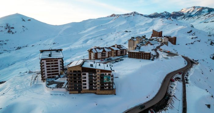 Vacaciones de invierno: Valle Nevado se consolida como uno de los destinos favoritos para esquiar cerca de Argentina