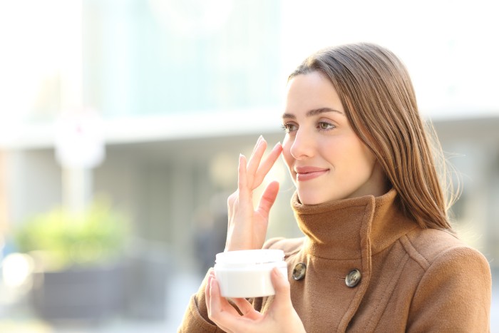 Invierno y piel: los cuidados esenciales para prevenir la resequedad y el envejecimiento